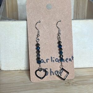B1G2 free- Drop shape sparkle earrings. Mixed match